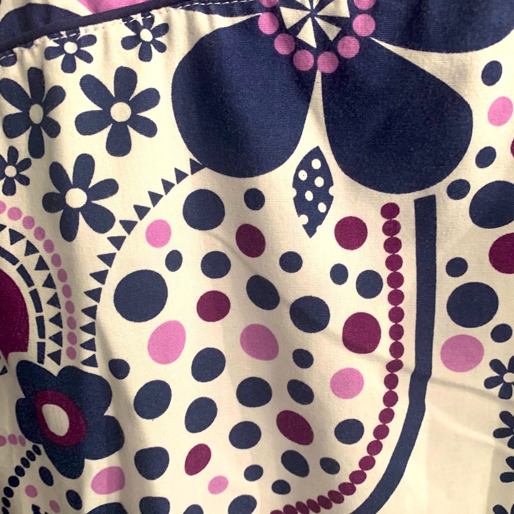 Women’s floral gently used scrub top